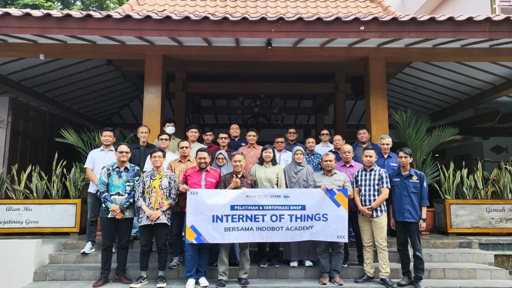 Indobot Academy Gandeng 28 Dosen & Profesional Raih Kompetensi BNSP di Bidang Internet of Things